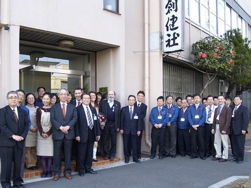 ジロロモーニと創健社社員 ジロロモーニと創健社社員